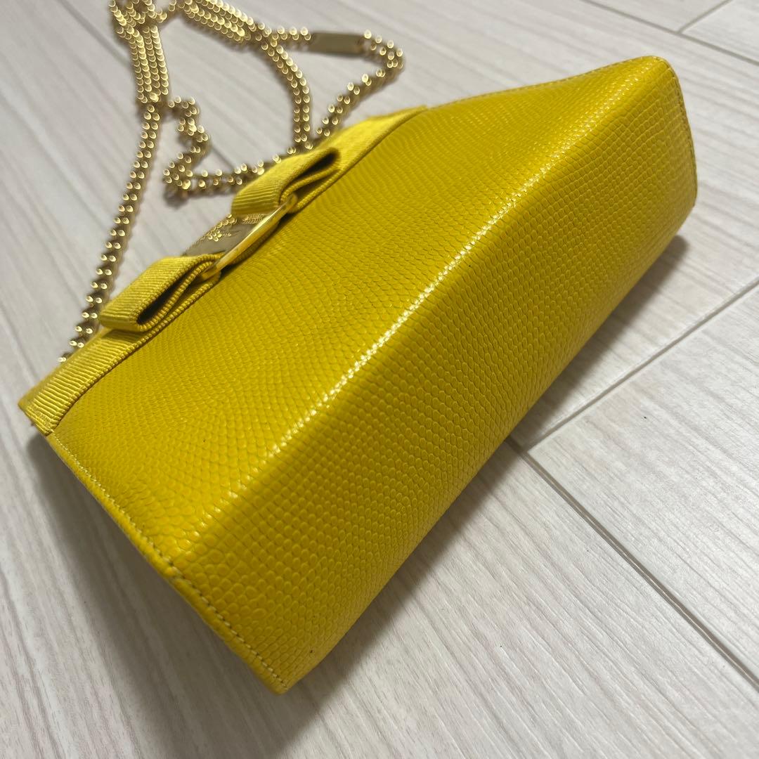 フェラガモ　ヴァラ　リボン　イエロー　がま口　ミニ　チェーン　ショルダーバッグ