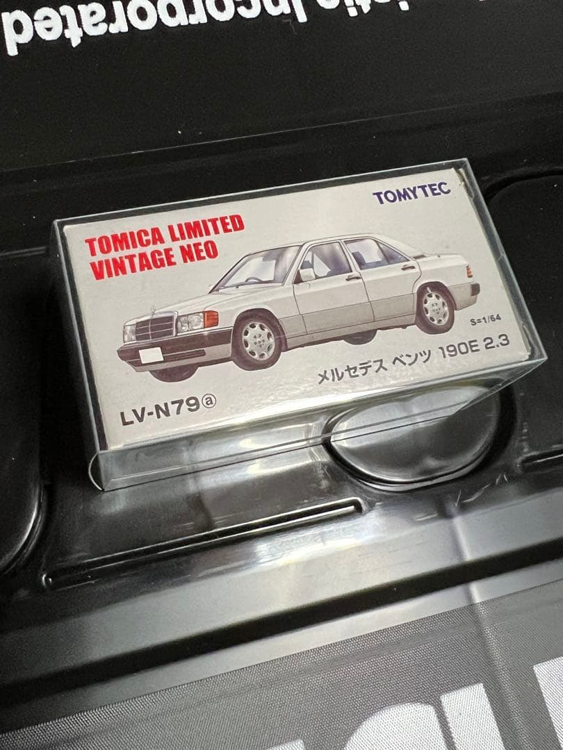 トミカリミテッドヴィンージネオ　ベンツ　190E 2.3 白　1/64 箱付き