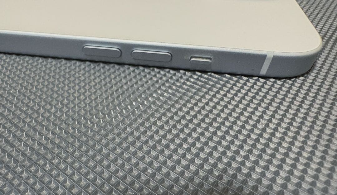 【美品】Apple iPhone 15 本体