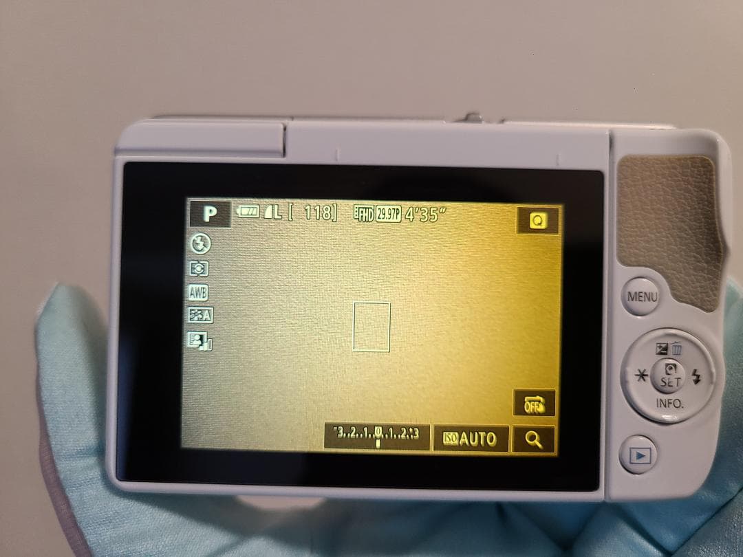 美品 キャノン　Canon EOS M10 ダブルレンズキット 1533