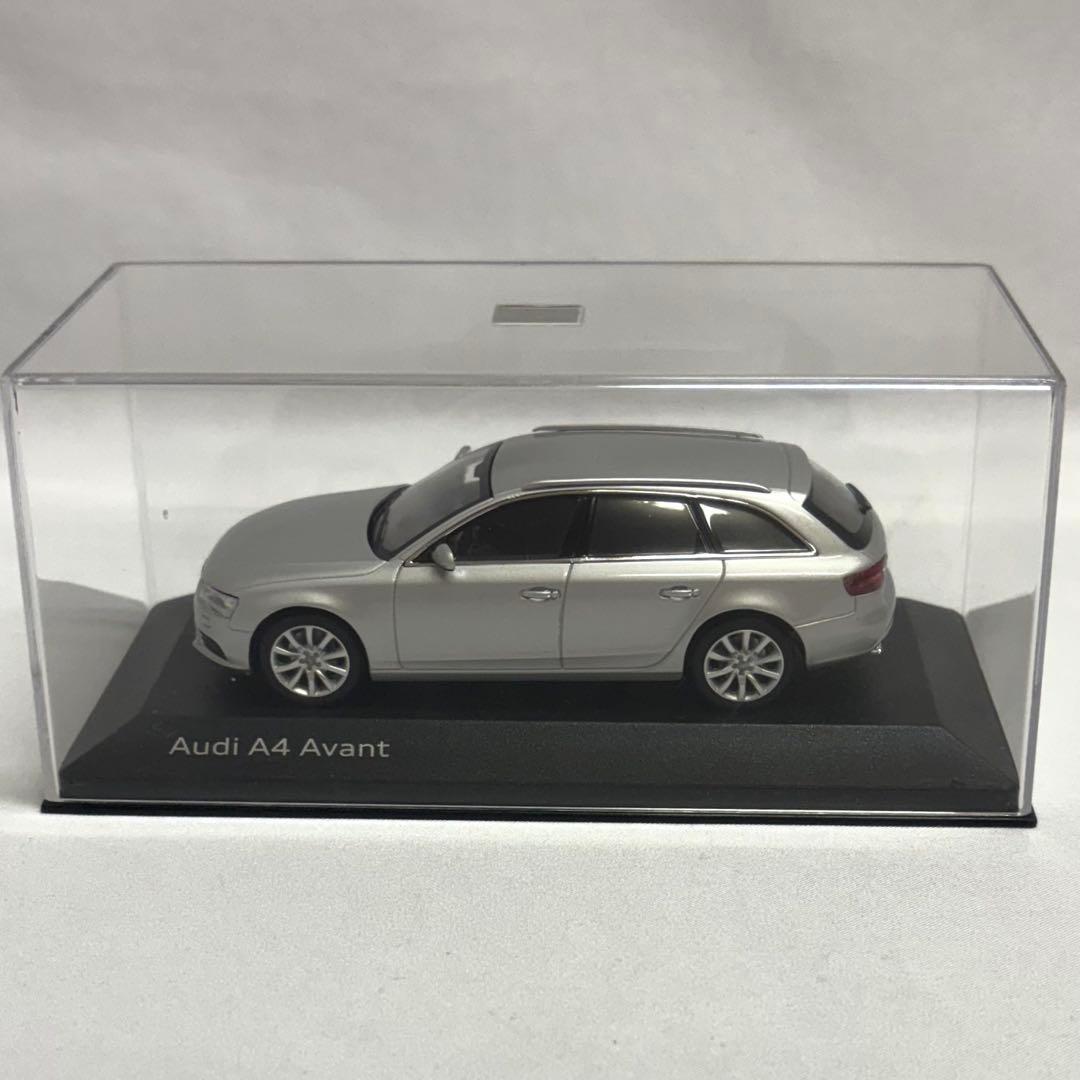 Audi A4 クワトロ Avant ミニカー アイスシルバー 1/43 B8