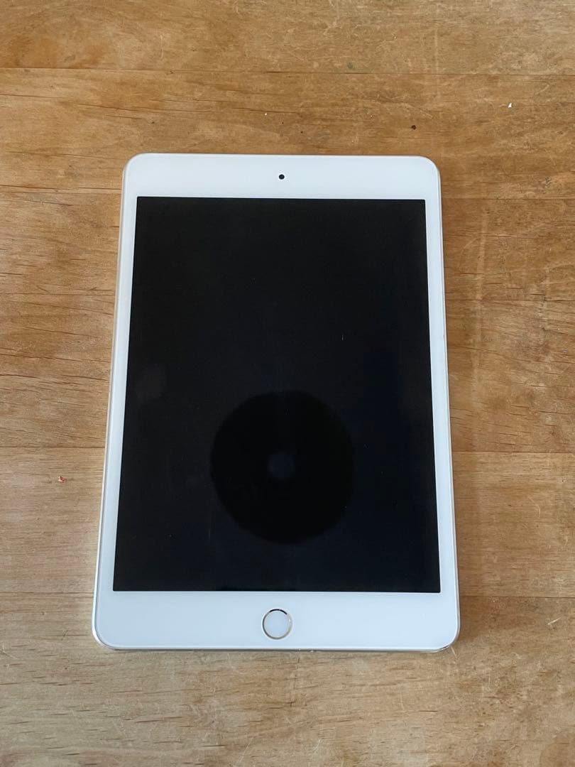 Apple iPad Mini 4 128GB シルバー(Wi-Fiモデル)