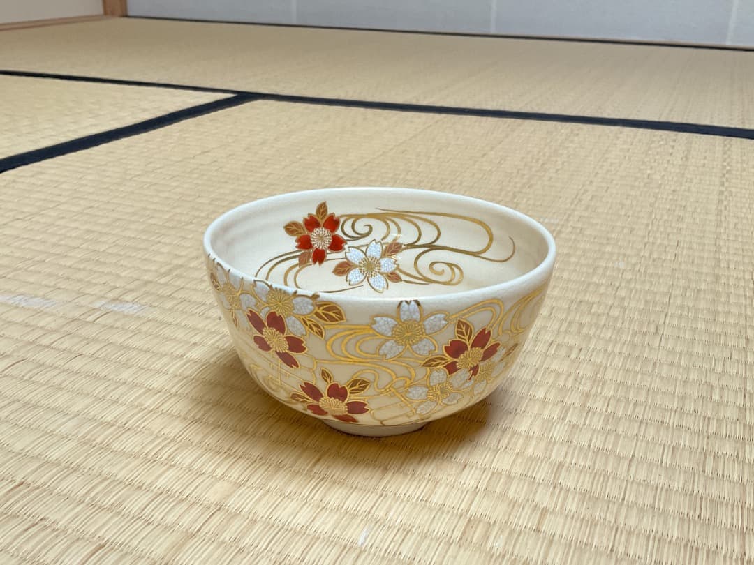 【美品】眞葛香斎　桜花筏茶碗　共箱あり　26