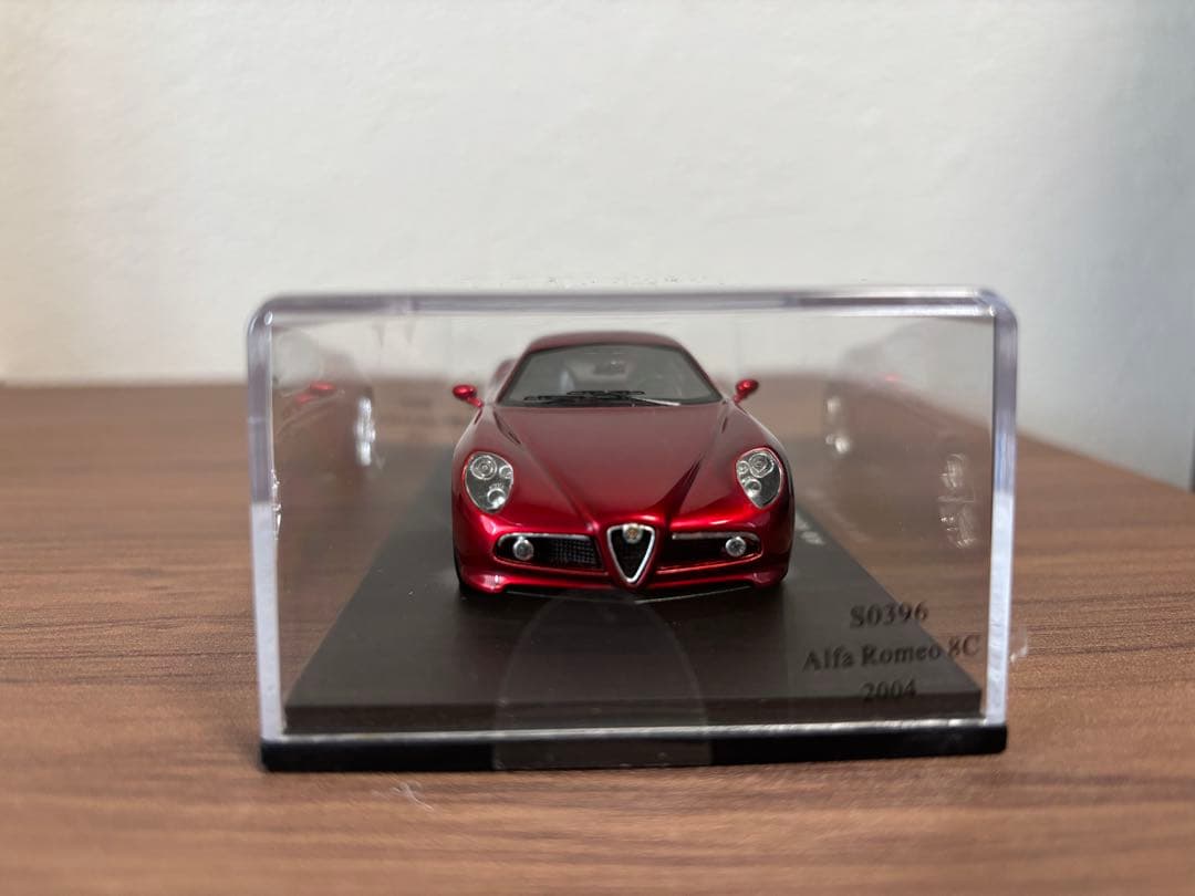 Spark Alfa Romeo 8C 2010 レッド