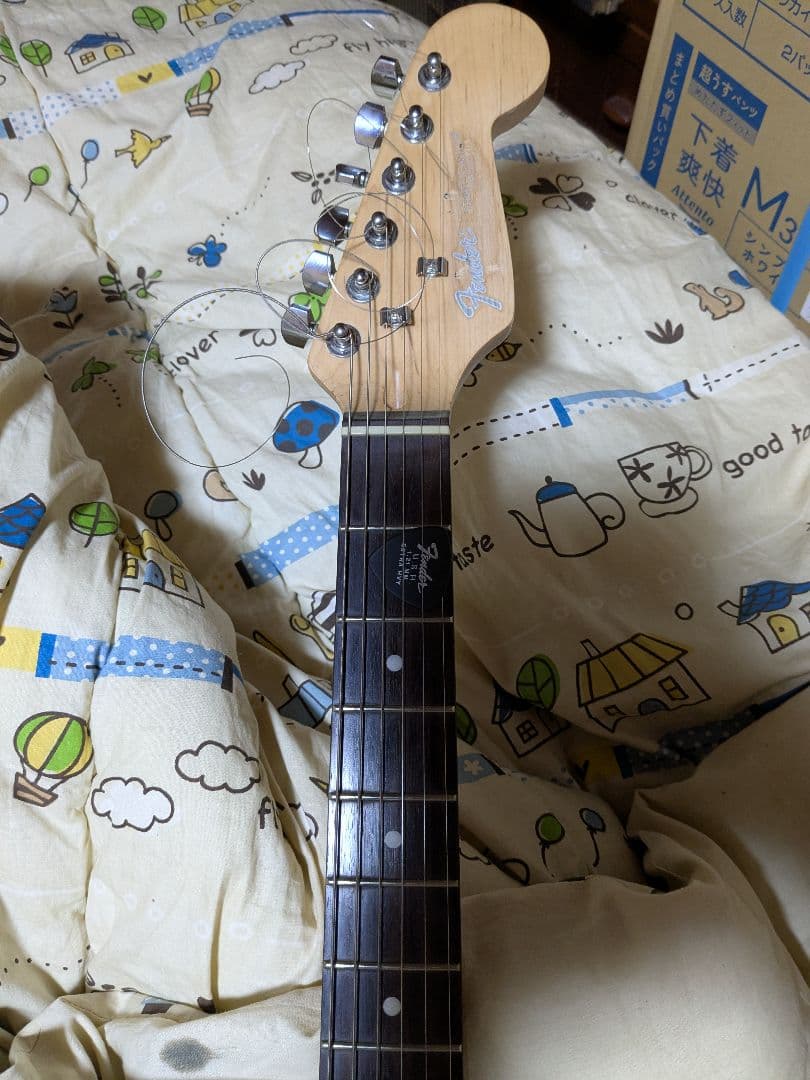 ピンクエレキギター