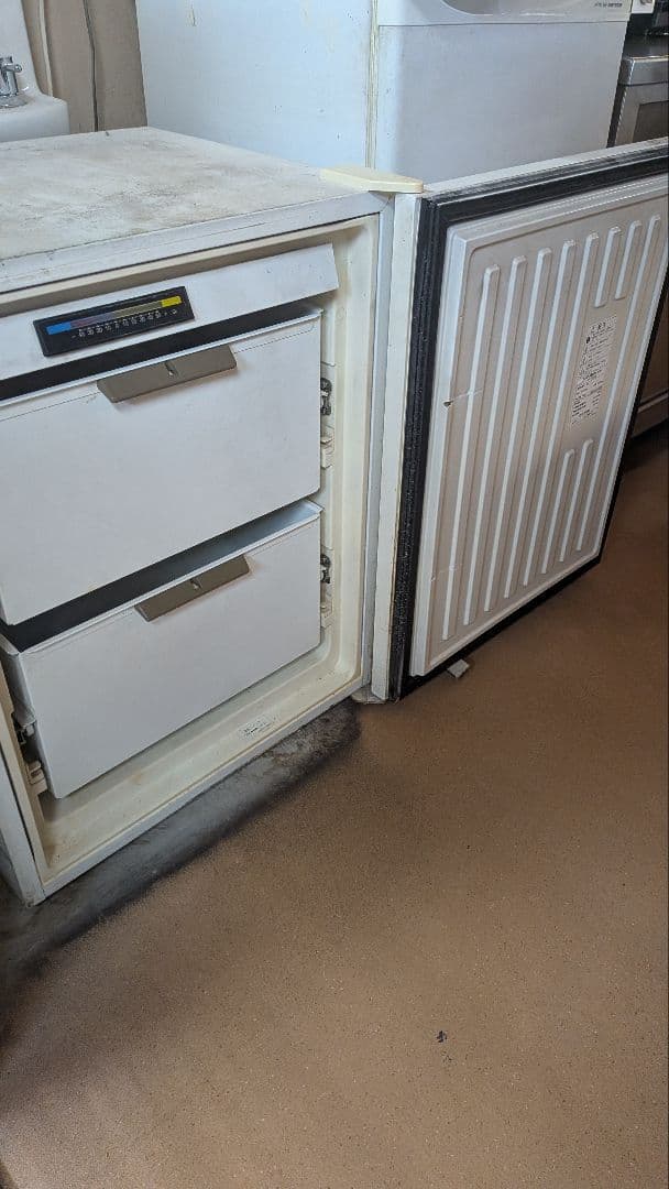 サンデン 冷凍庫 SVF-U70X-B 70L ※1/21まで！