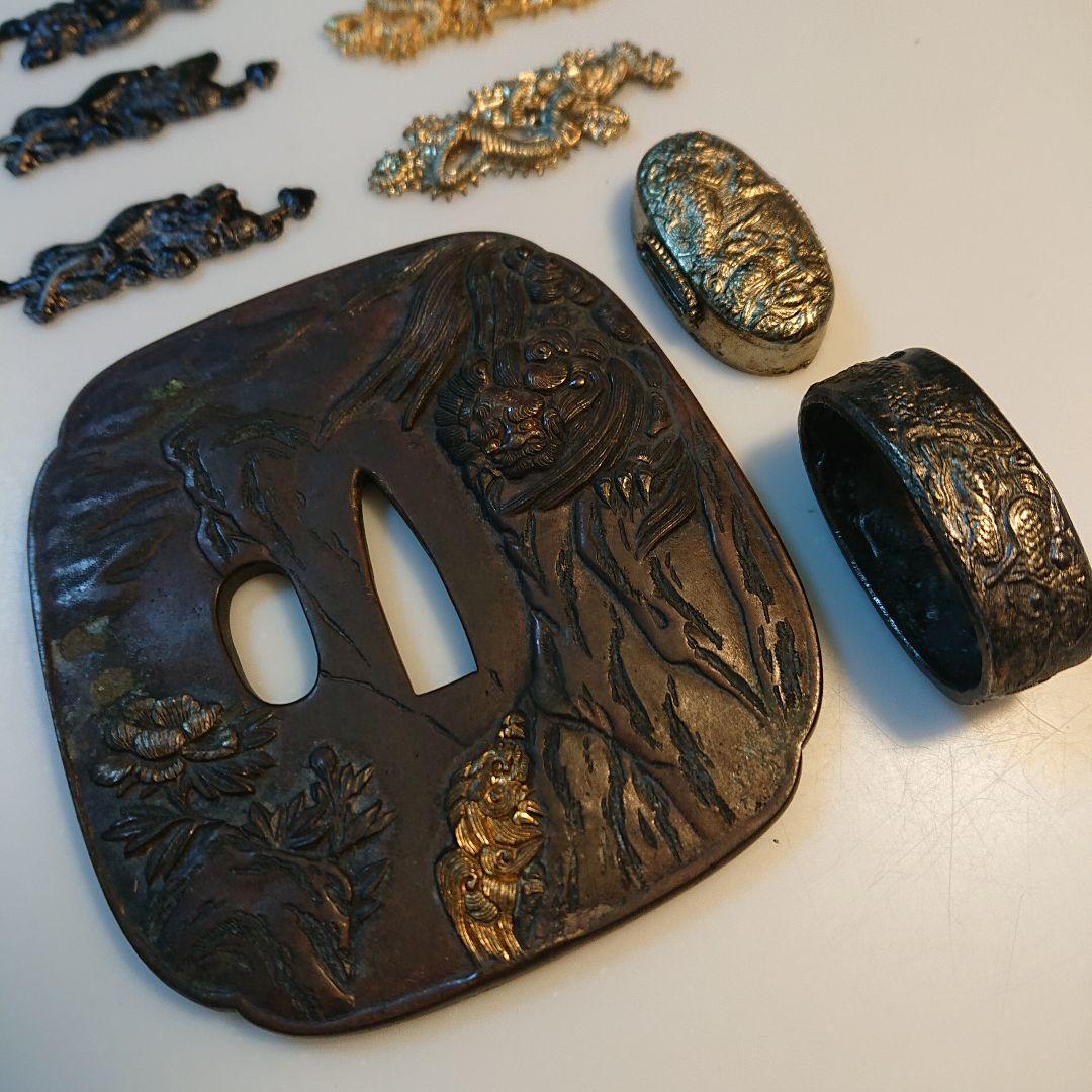 特別価格⇒古い時代の刀の鍔 獅子の我が子の崖落とし