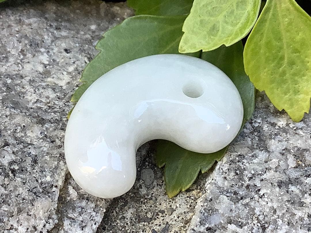 ✳50万円以上の品質‼️ 糸魚川翡翠アイスジェイド　*氷*本物　鑑別書付極上品‼️