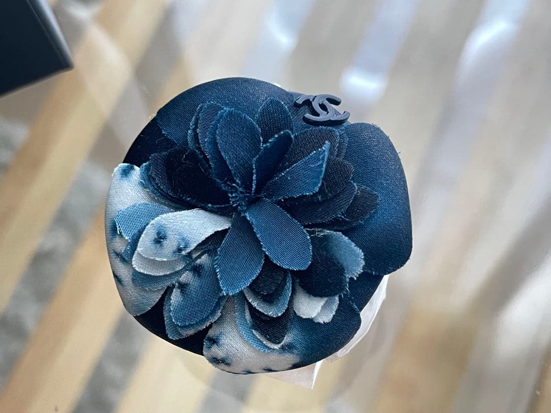 CHANEL　カメリア　ブローチ　ロゴあり