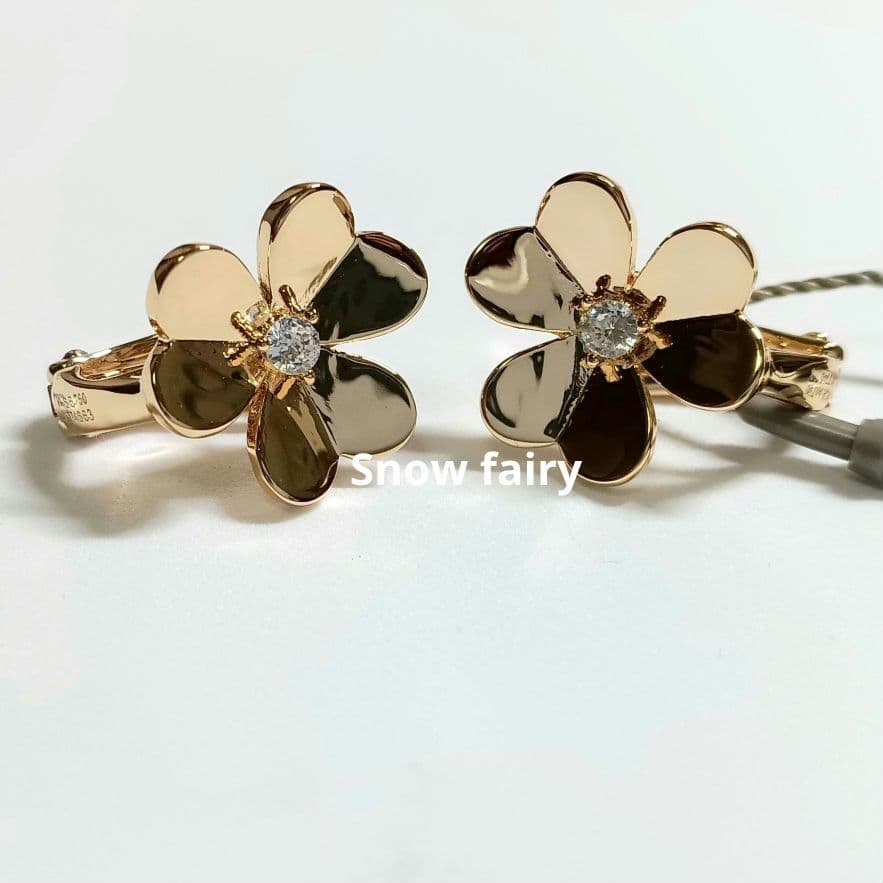 訳あり　三つ葉ピアス　フラワーピアス　イエローゴールドカラー