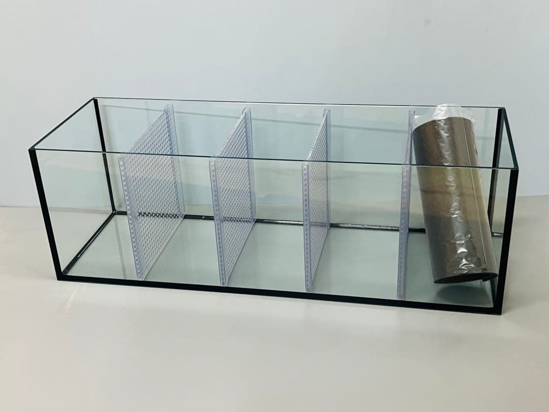 特注600ｘ200ｘ200㎜ 5室水槽 パンチング仕切り板付 ブラックシリコン