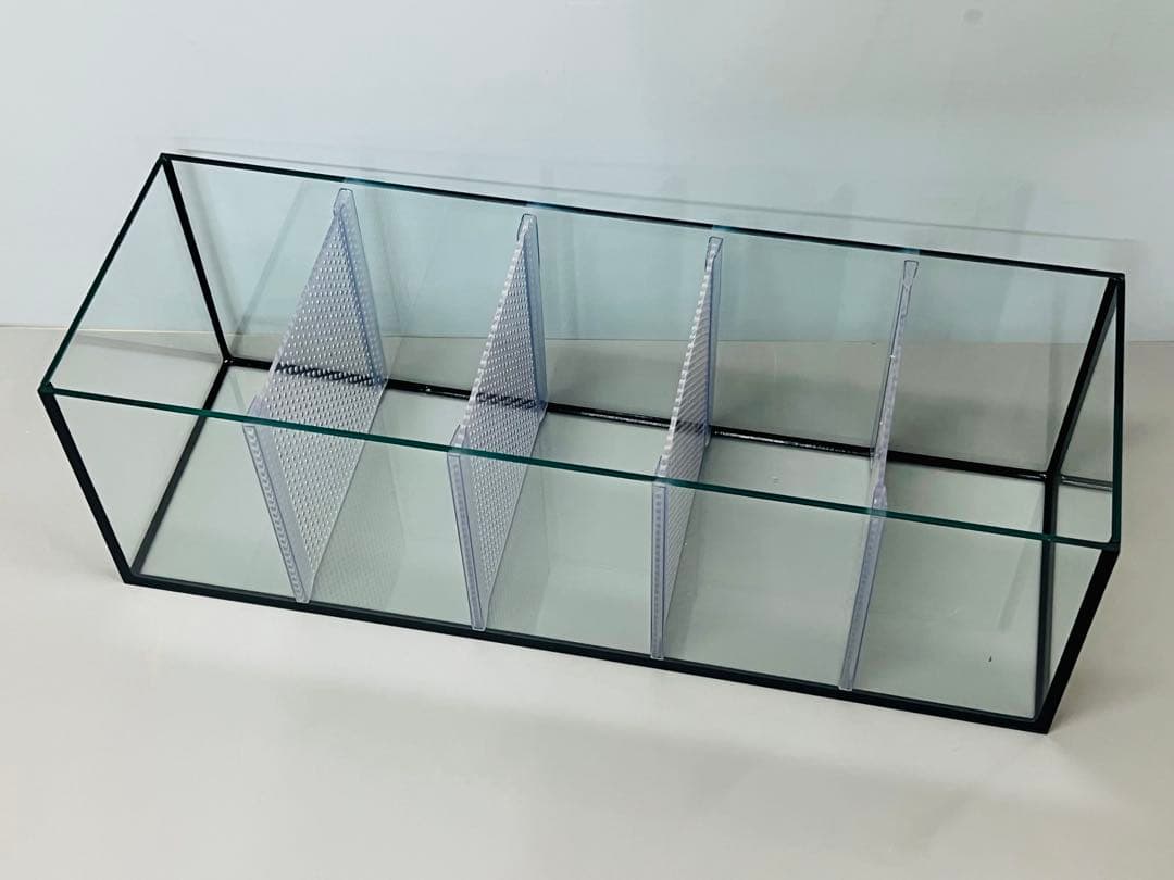 特注600ｘ200ｘ200㎜ 5室水槽 パンチング仕切り板付 ブラックシリコン