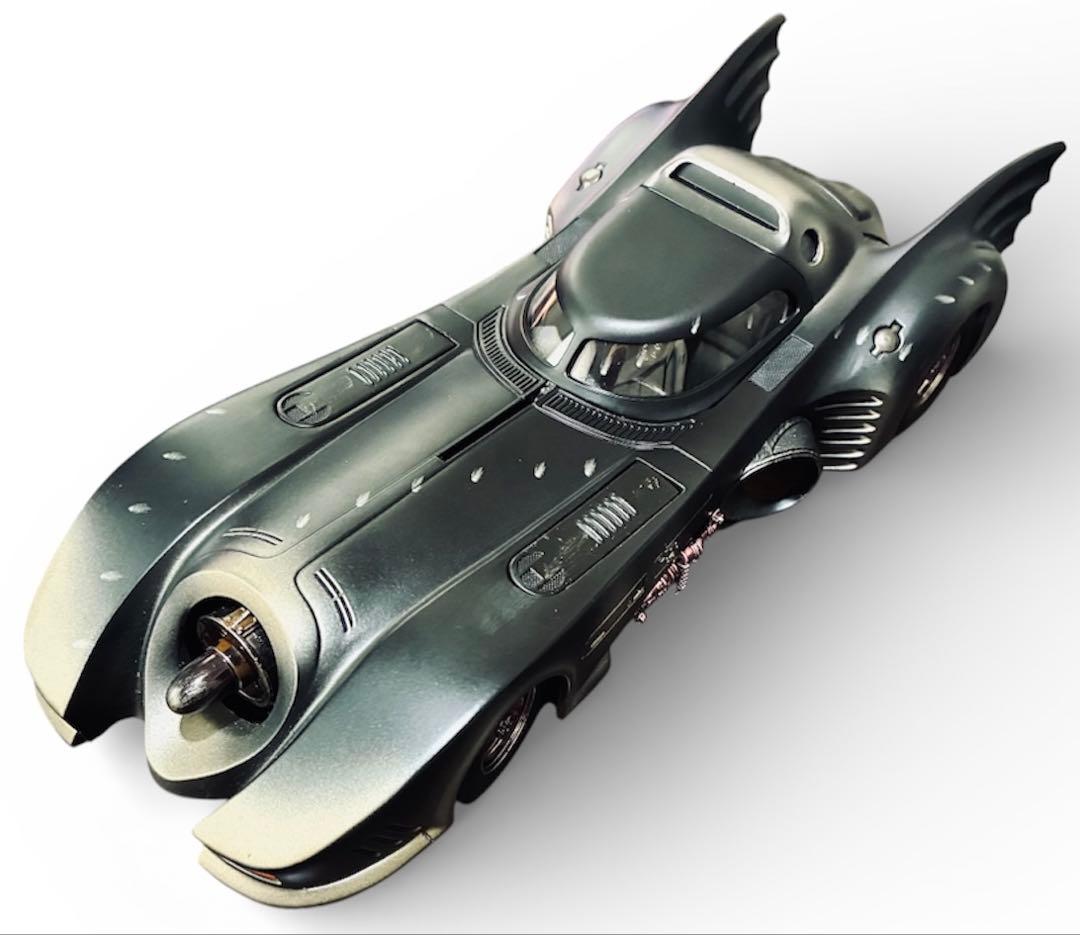 バットモービル　バトルダメージミリテッドエディション　1/18 ホットウィール