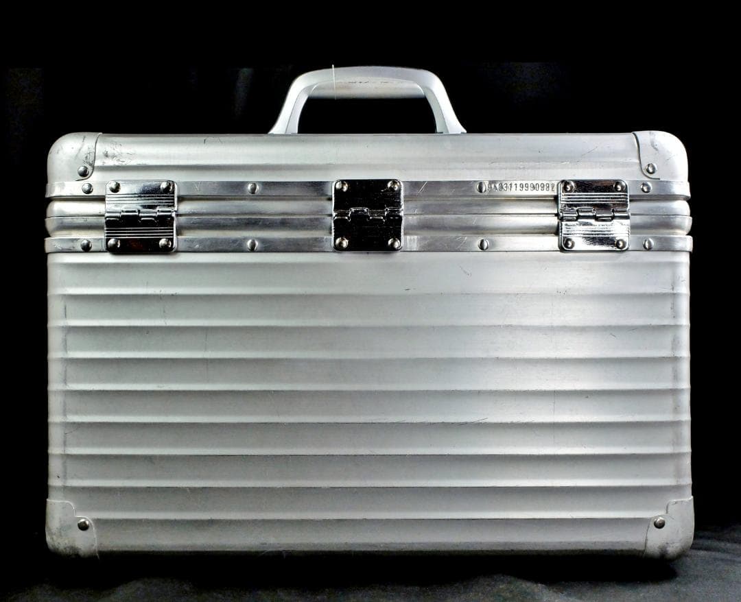 リモワ 940.31トパーズ『ルフトハンザ 』スリムパイロットケース 29L