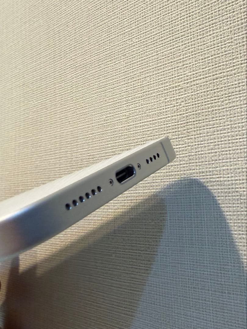 Apple iPhone 16 plus ホワイト 本体 充電ケーブル付き