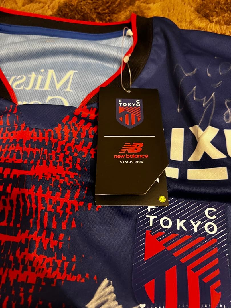 FC東京2025 直筆サインユニフォーム　新品タグ付き　28名サイン