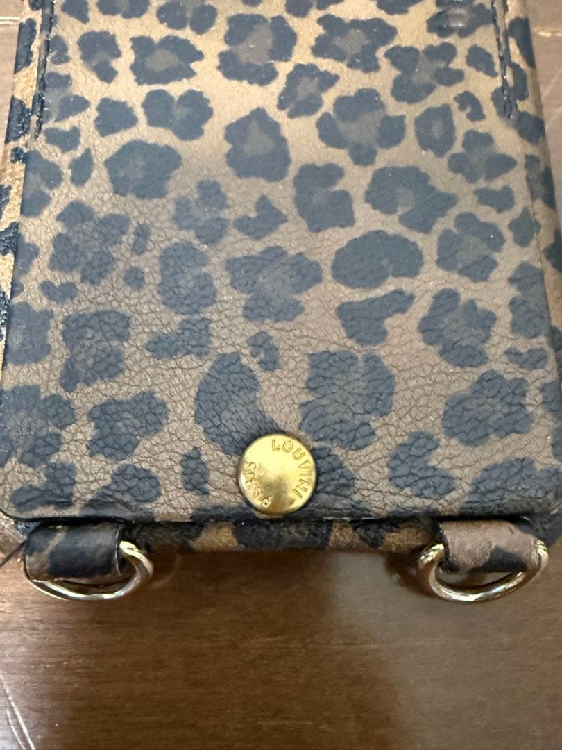 LOUVINI iPhone16pro用ケース