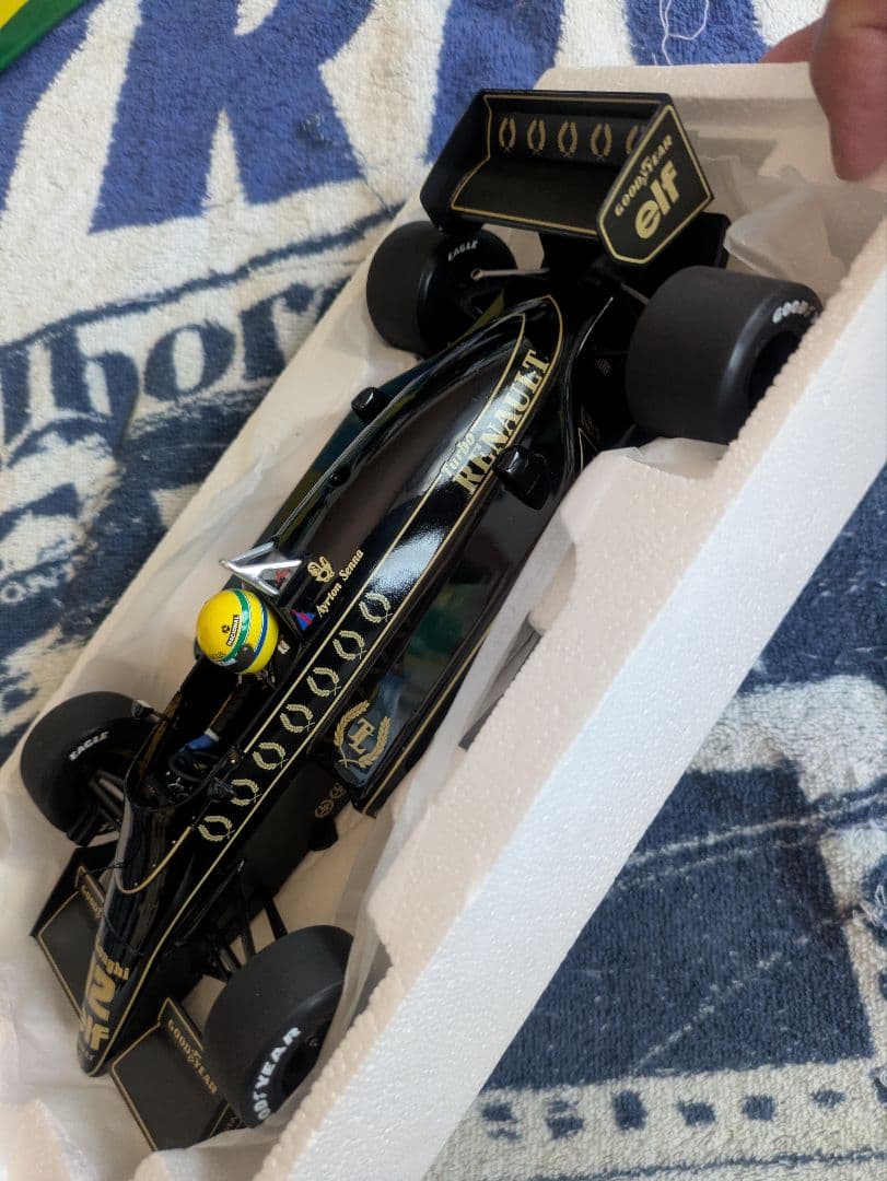 Ayrton Senna F1ロータスルノー1/18 ブラック