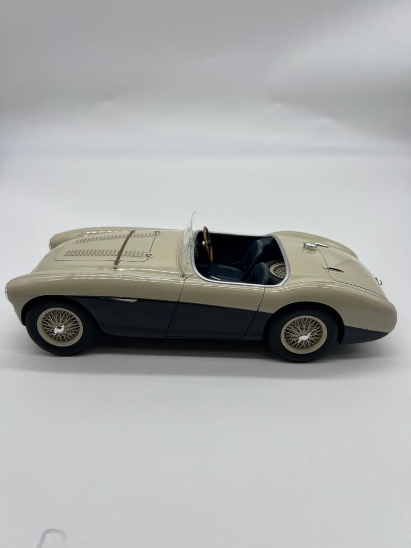 No370 ミニカー1/18箱あり Austin Healey100S 1955