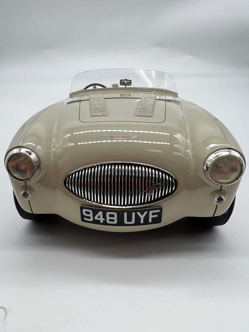 No370 ミニカー1/18箱あり Austin Healey100S 1955
