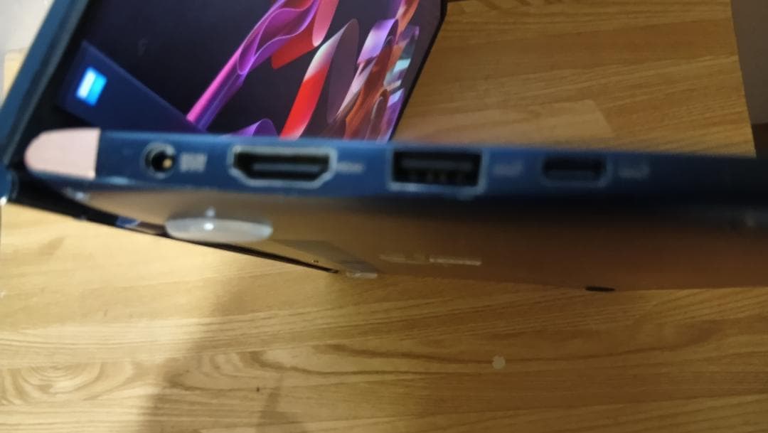 Asus UX333FA 8世代i5 紺ボディに金文字　office2019付き