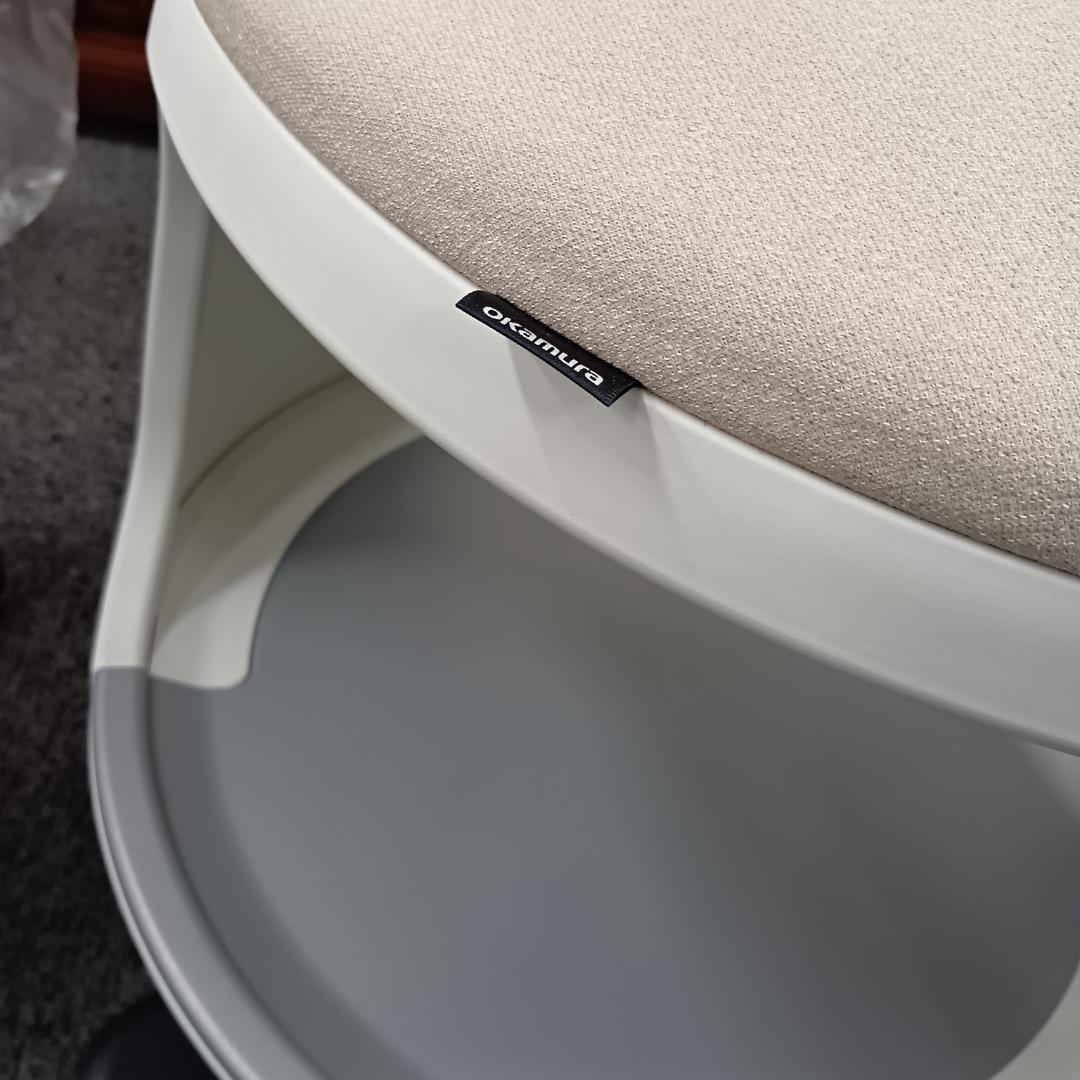 【展示品2025年製】オカムラ　スツール　クレイドル　キャスター付　荷物置き