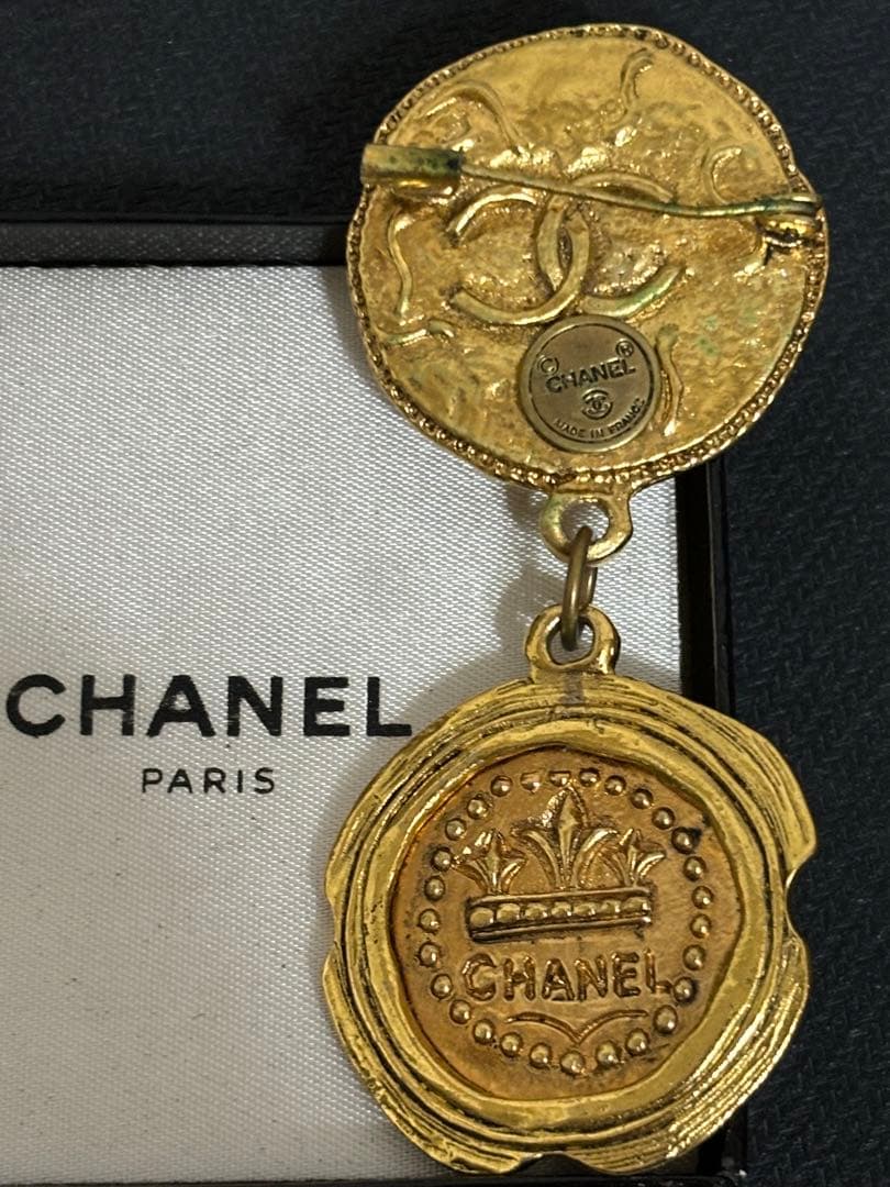 稀少　CHANEL　ブローチ　2連メダル　勲章風　ゴールド
