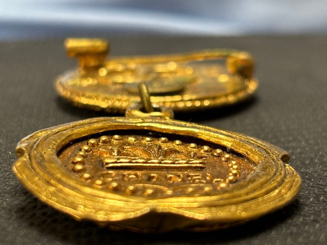 稀少　CHANEL　ブローチ　2連メダル　勲章風　ゴールド