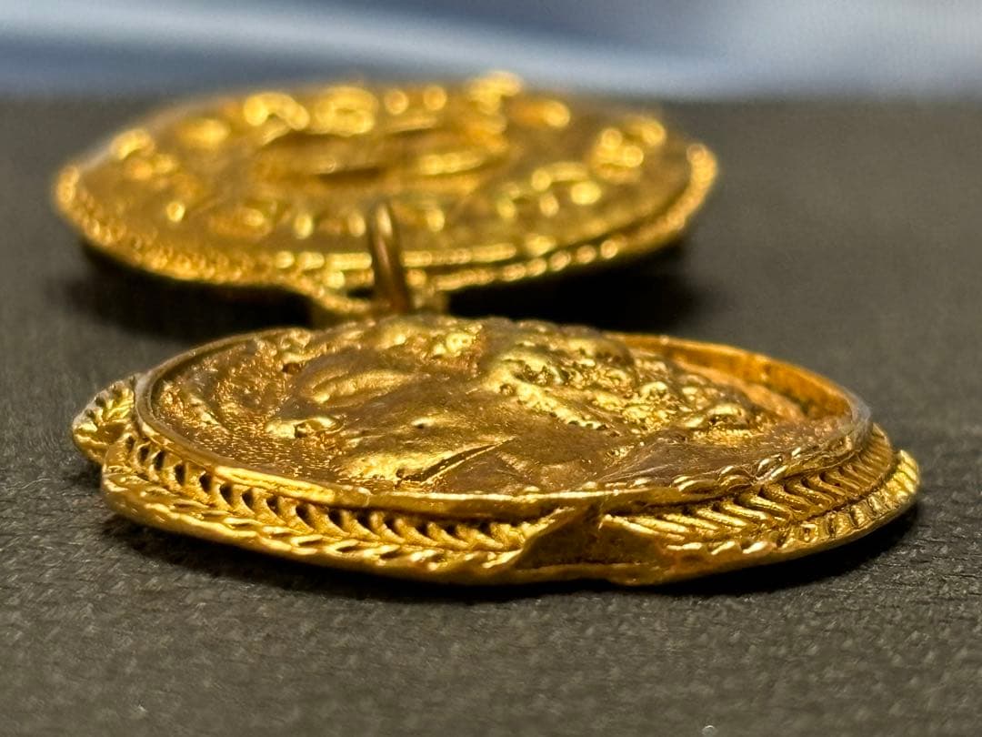 稀少　CHANEL　ブローチ　2連メダル　勲章風　ゴールド