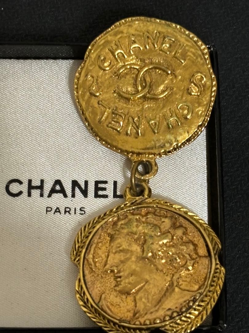 稀少　CHANEL　ブローチ　2連メダル　勲章風　ゴールド
