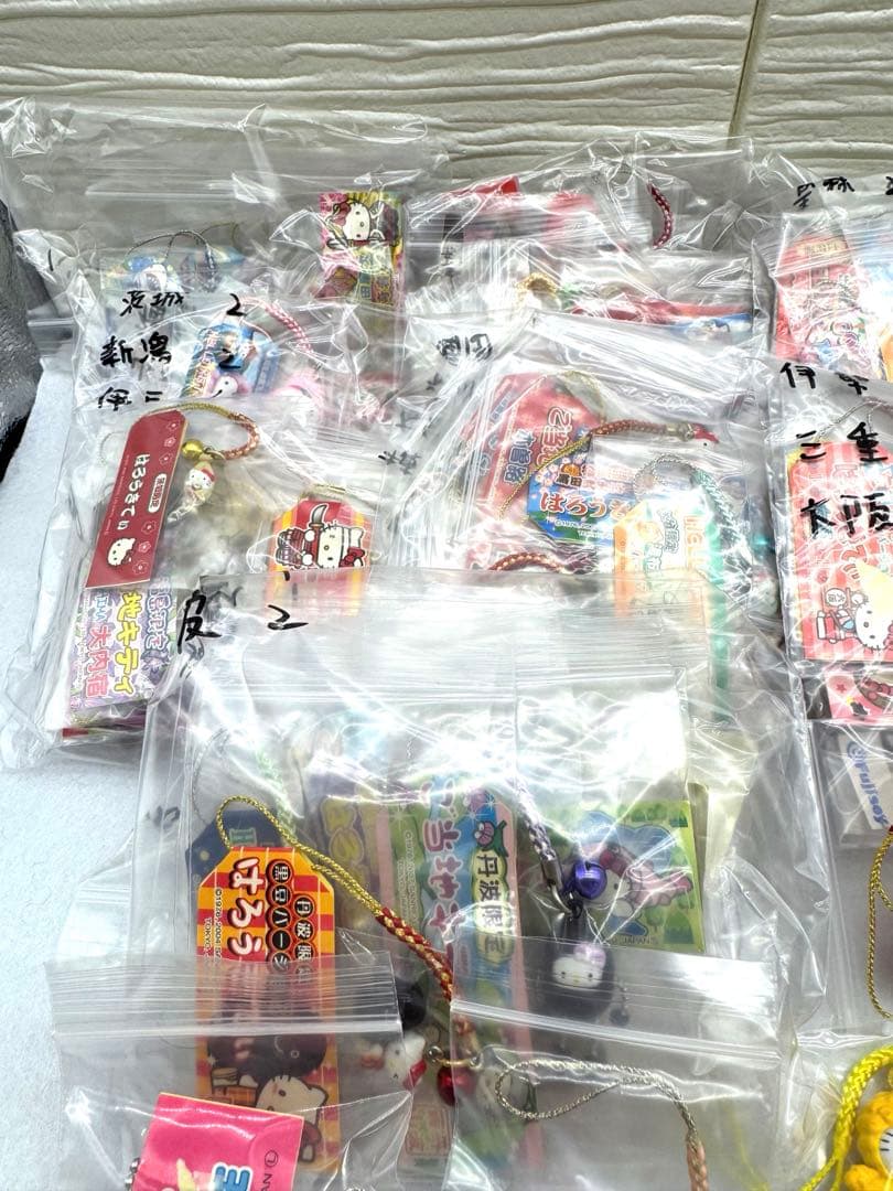 ハローキティ ご当地キティ ストラップ キーホルダー 126個セット限定価格