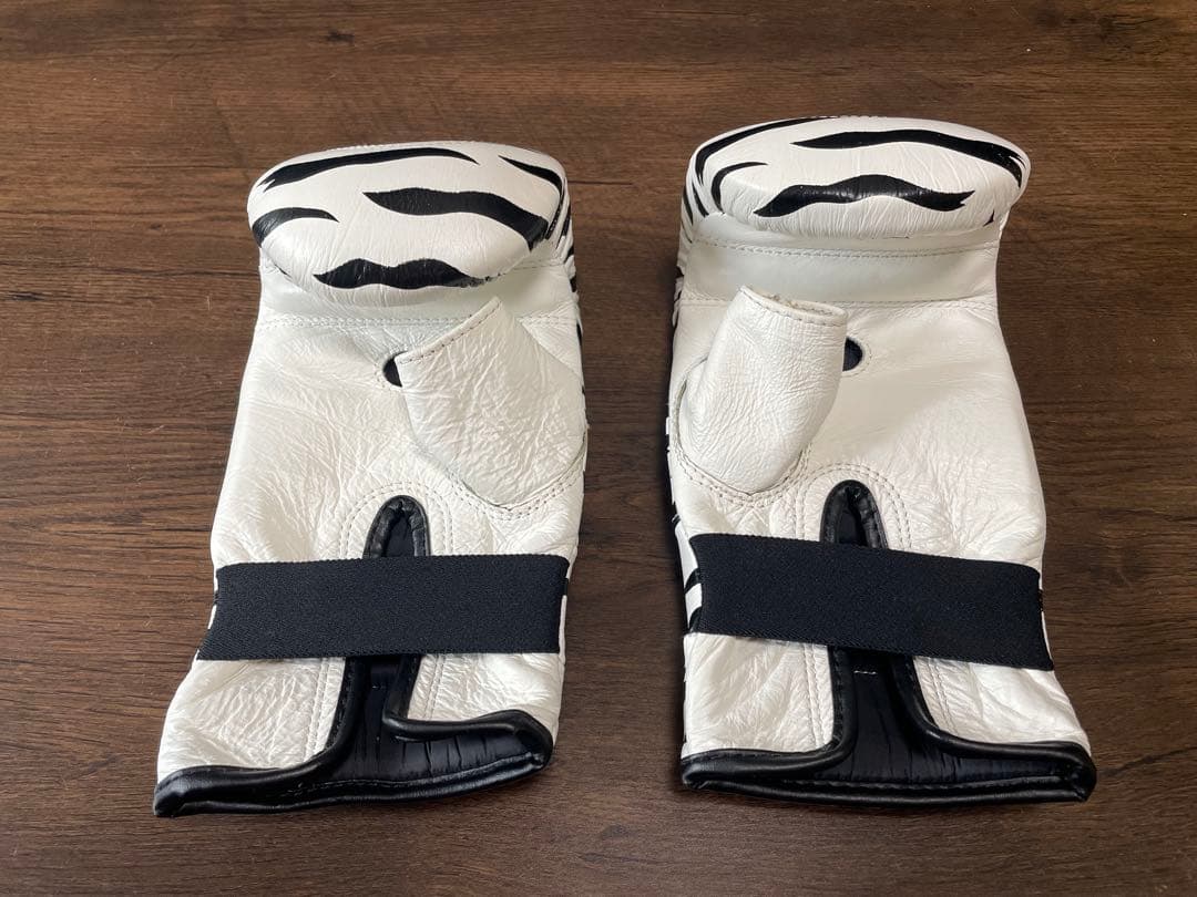 WINDY(ウィンディ) ゼブラ柄　パンチンググローブ　レガース