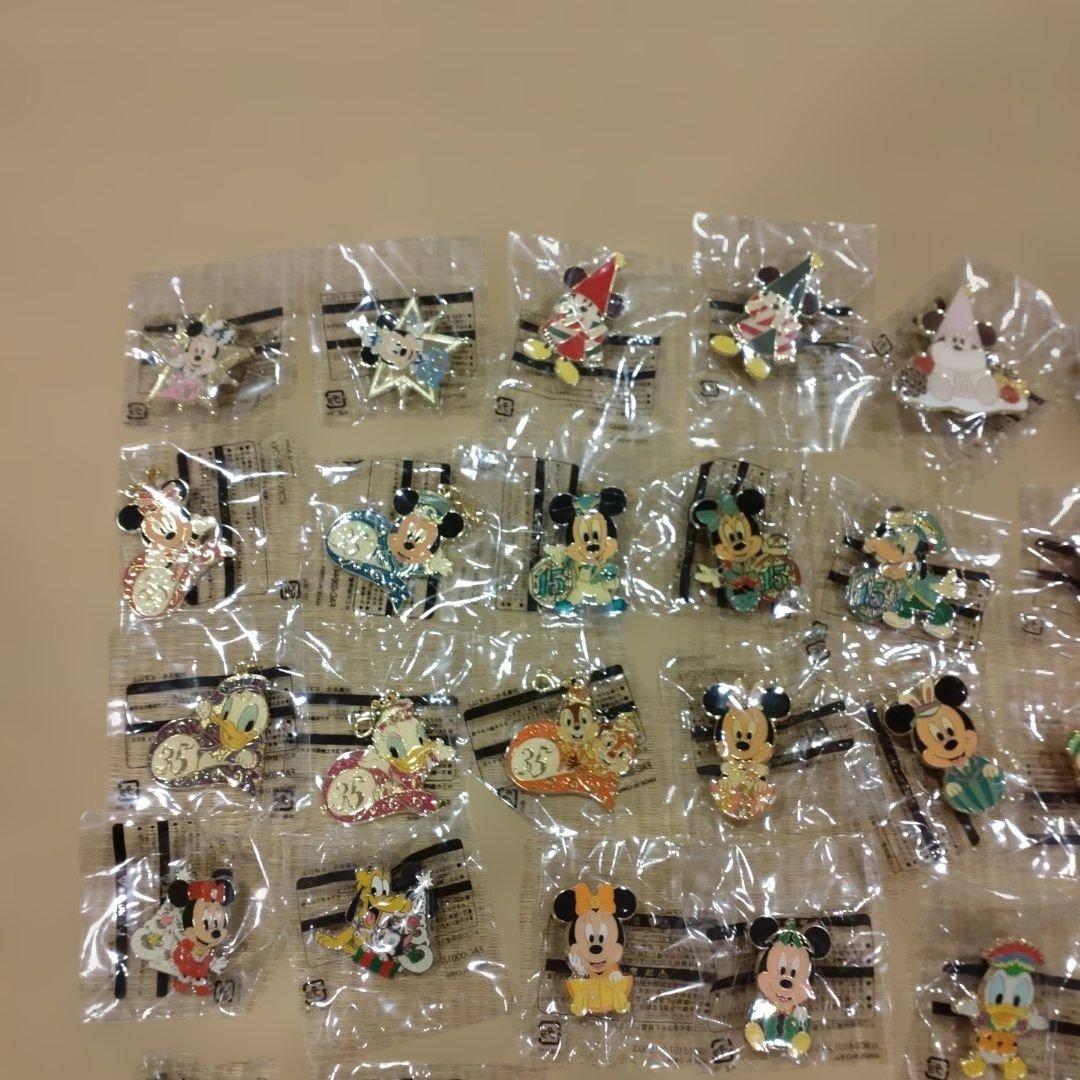 ディズニーリゾート ゲーム景品 ピンバッジなど 58点