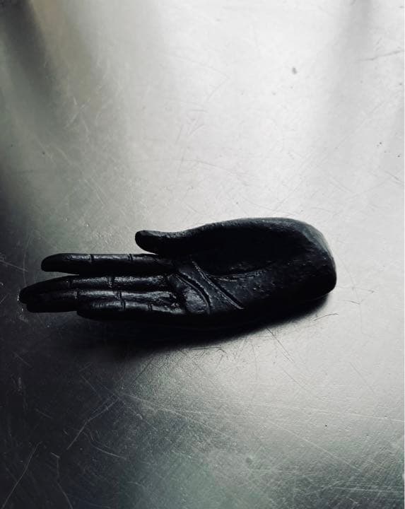 菊池克　香立て　「掌」　鉄釉　仏手　ジュエリー置き