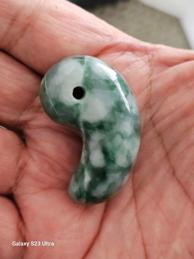 糸魚川翡翠　勾玉　４６mm　伝統工芸士作品