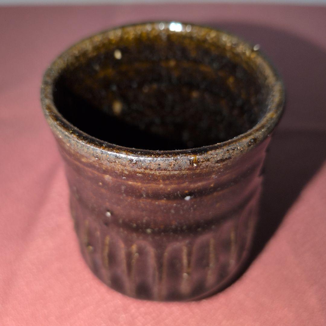 陶磁器　茶碗　湯呑み茶碗　筒茶碗　筒形　筒型　撥高台　端反り　陶印　銘款　古道具