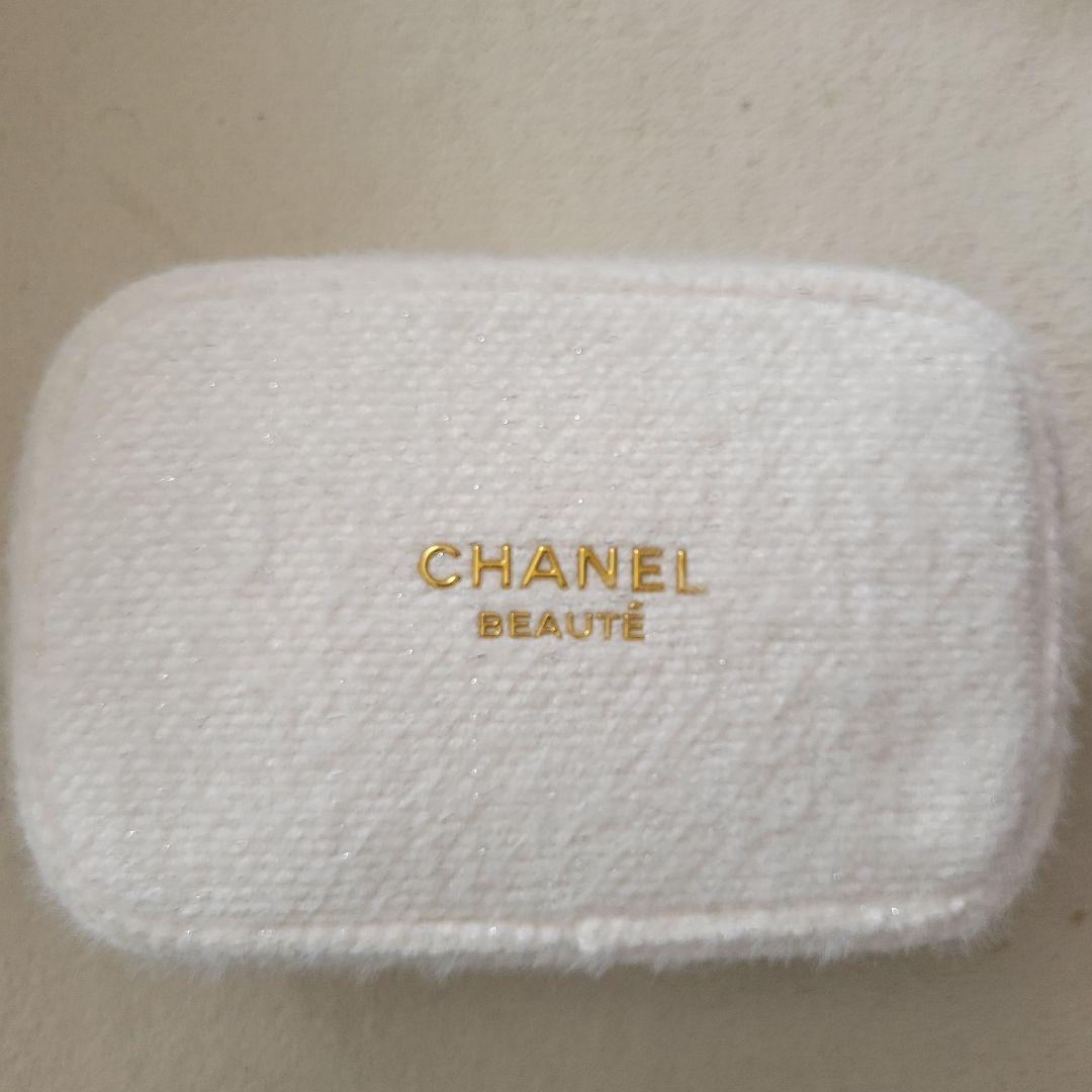 CHANEL　クリスマスコフレ　エッセンスケアセット　シャネル