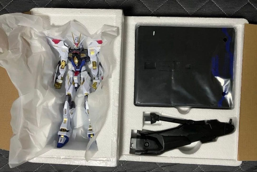 メタルビルド　ストライクフリーダムガンダム　2024 光の翼