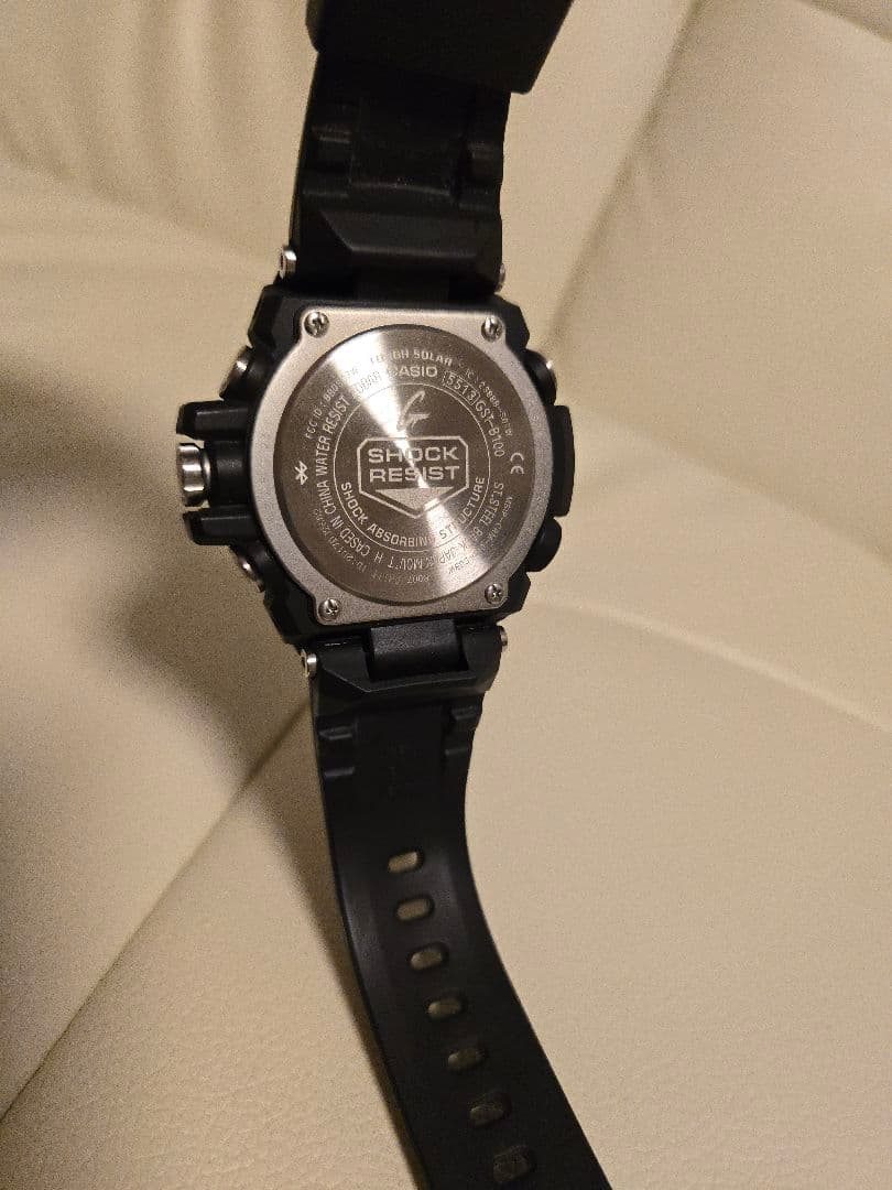 CASIO　G-SHOCK 　gst-b100