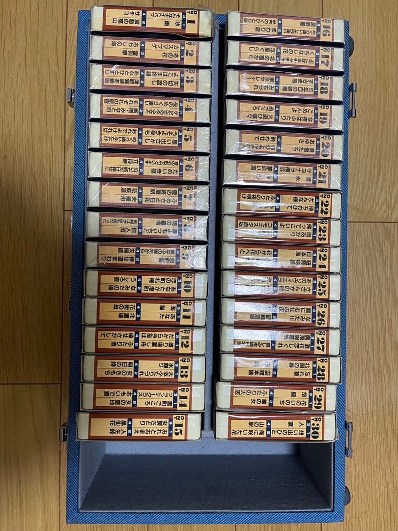 昭和歌謡8トラカセット￼￼￼ 30本と歌本セット