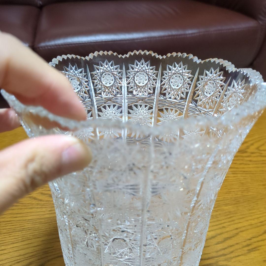 ボヘミアグラス　クリスタルガラス フラワーベース 花柄彫刻 約20cm