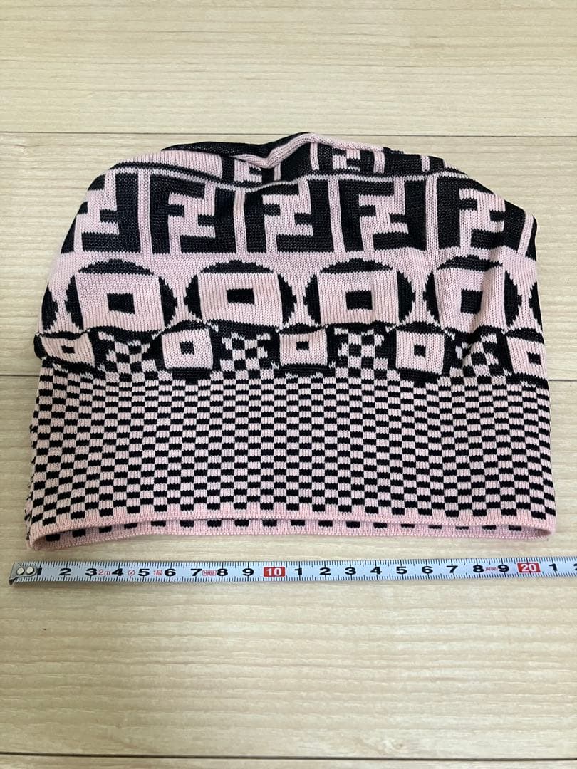 FENDI ニット帽　ピンク×黒