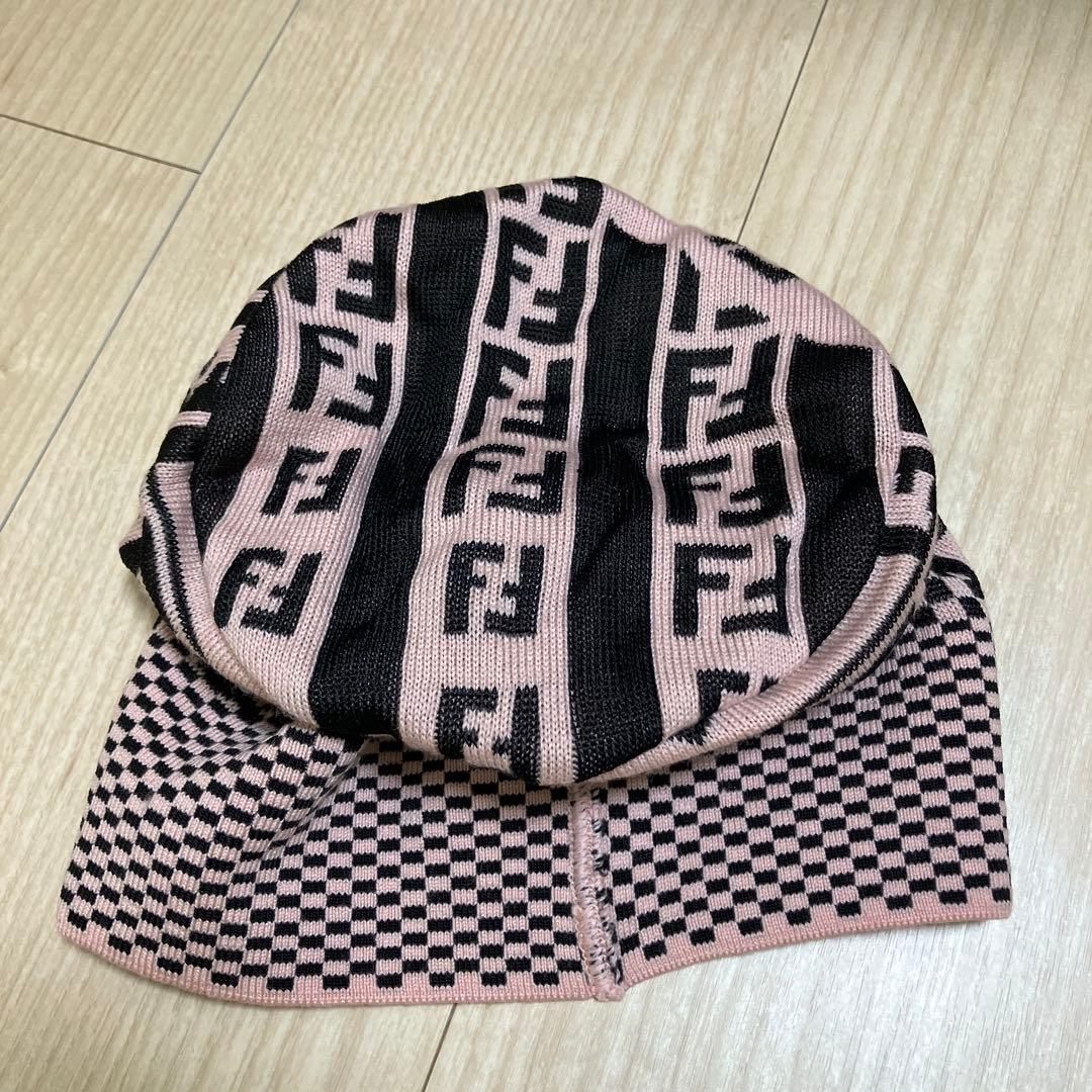 FENDI ニット帽　ピンク×黒