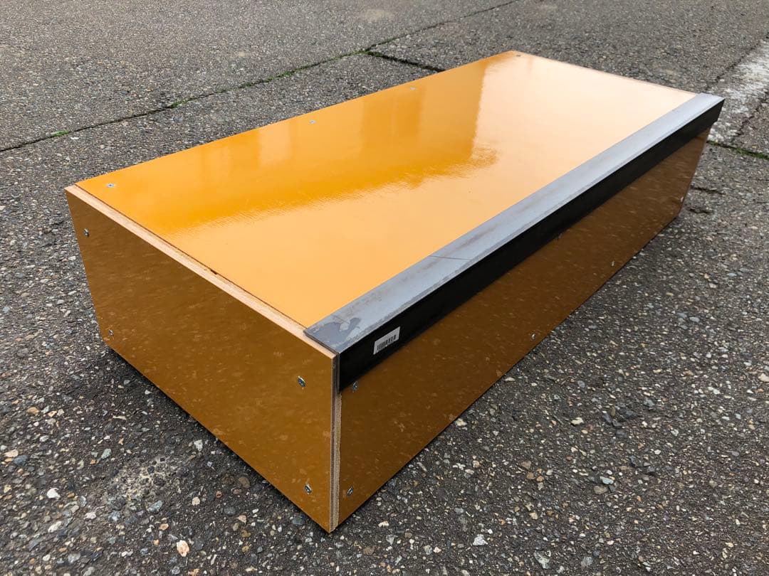 スケボーセクション　カーブボックス　スケートボードパークマニュアル台