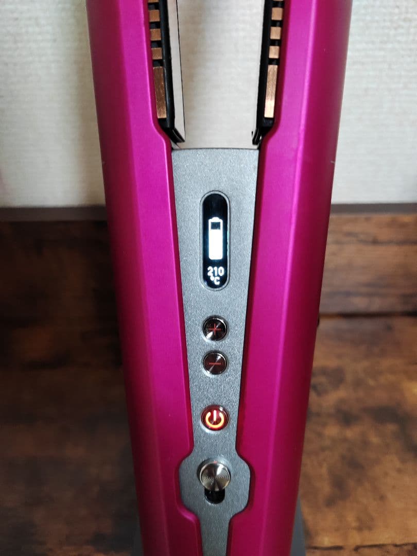 スリムデザイン ストレートヘアアイロン 210℃