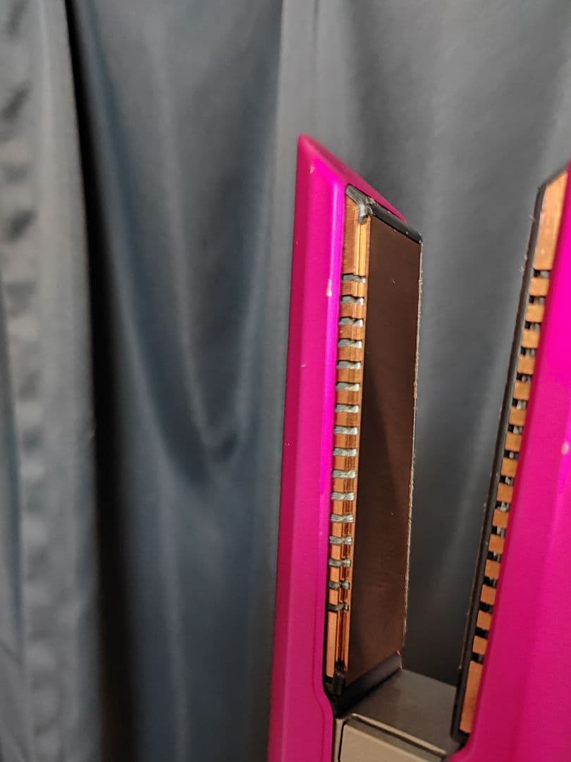 スリムデザイン ストレートヘアアイロン 210℃