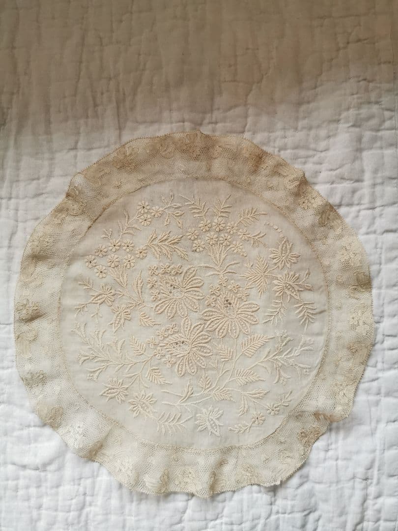 アンティーク ノルマンディーレースドイリー 白鳥と花と花びらの美しいアランソン