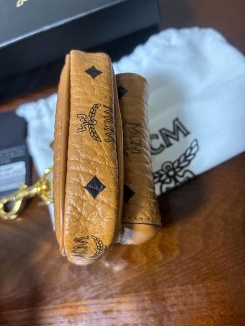 MCM エアポッドケースチャーム MXZBSVI08CO001