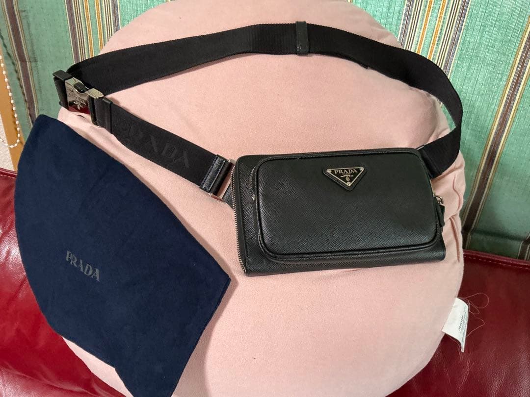 PRADA ブラック ボディウエストポーチ