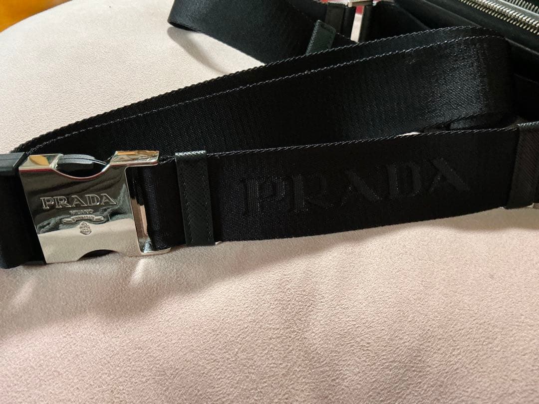PRADA ブラック ボディウエストポーチ